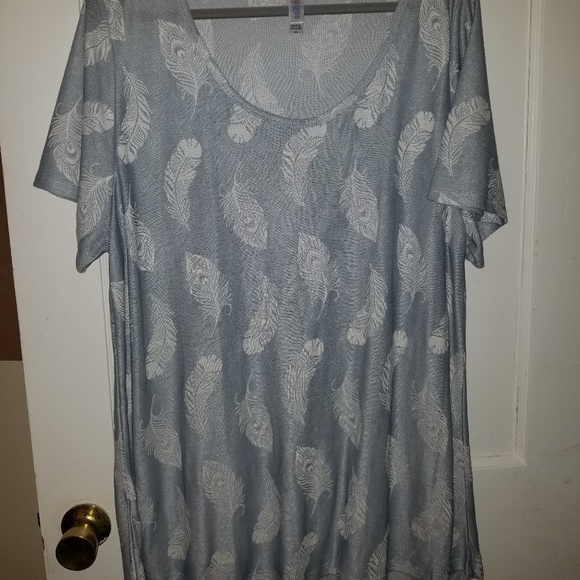 LuLaRoe Tops - 3XL Classic Tee